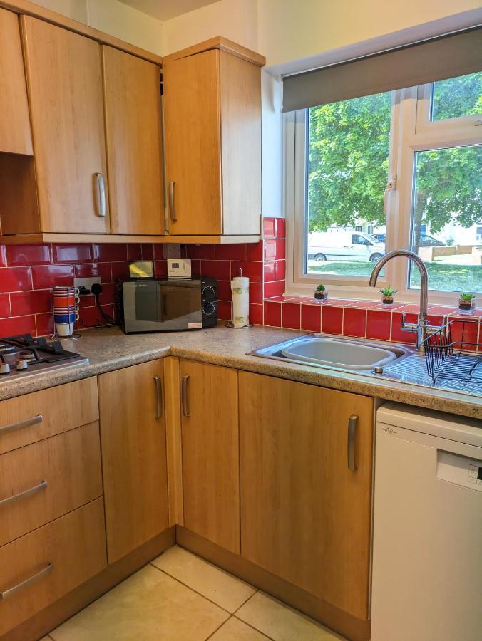 Spacious 3 Bed House, Sleeps 6, Free Parking - 14 Millers Close Leominster Exterior foto