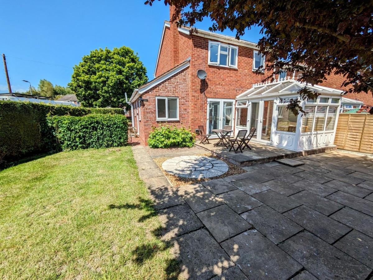 Spacious 3 Bed House, Sleeps 6, Free Parking - 14 Millers Close Leominster Exterior foto